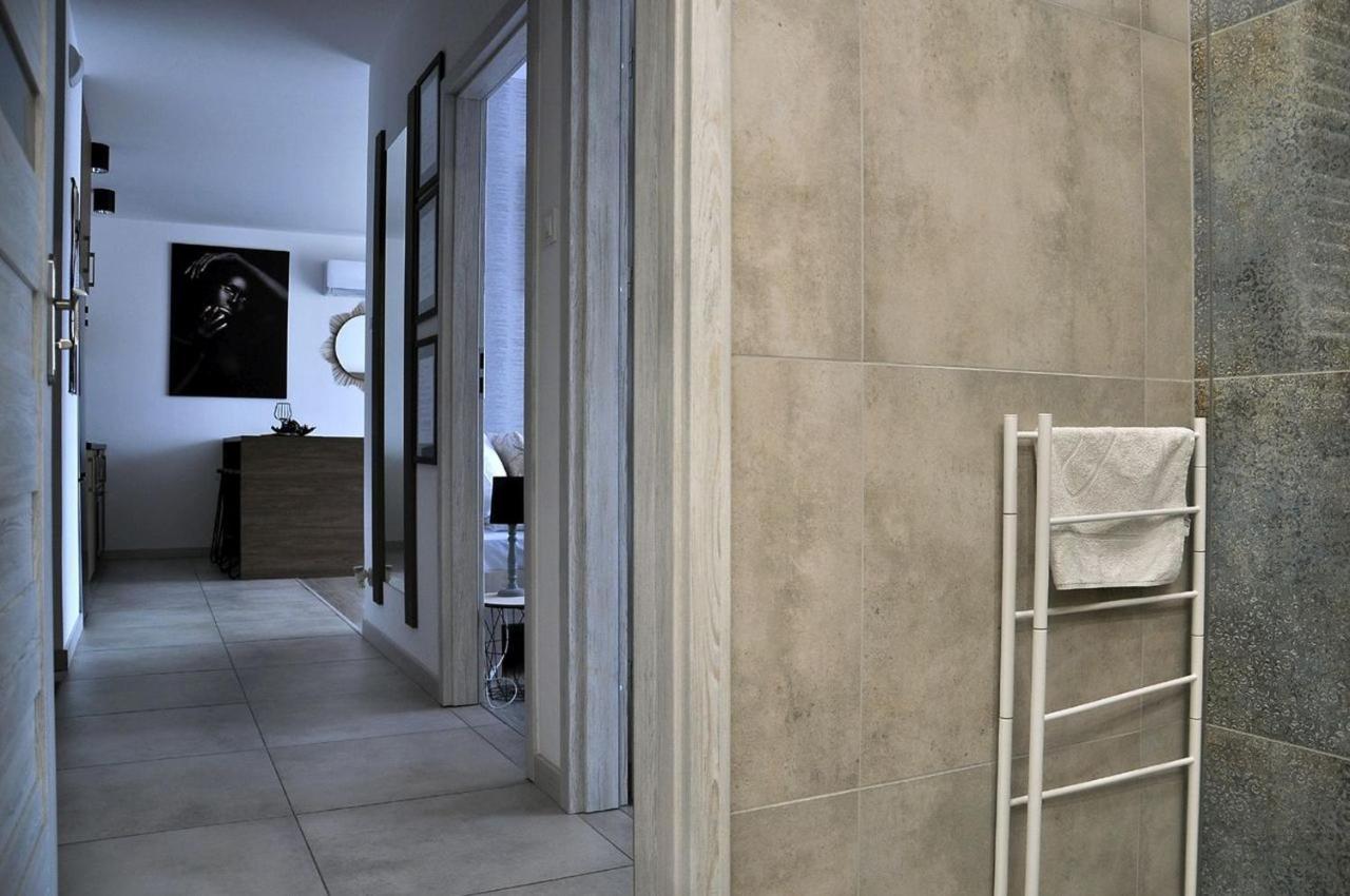 Q Apart Grand - Klimatyzowane 3 Pokojowe Apartamenty Przy Manufakturze Z Garazem Gratis, Fv ウッチ エクステリア 写真